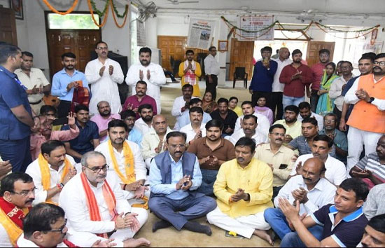 यूपी बीजेपी प्रदेश अध्यक्ष ने प्रधानमंत्री मोदी के जन्मदिन पर किया हनुमान चालीसा का पाठ