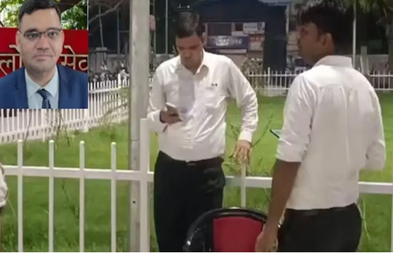  चेंबर न मिलने पर तहसील के बाहर खड़े रहे IAS रिंकू सिंह राही 