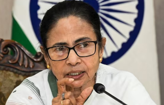 ममता बनर्जी ने पीएम मोदी पर बोला तीखा हमला, कहा-ऑपरेशन सिंदूर के नाम पर राजनीतिक होली, डिबेट की दी चुनौती