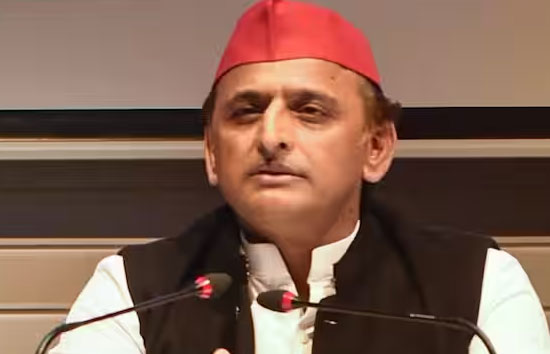 अखिलेश बोले-यूपी में कानून व्यवस्था पूरी तरह ध्वस्त, मुख्यमंत्री का  प्रशासन पर नहीं है नियंत्रण 