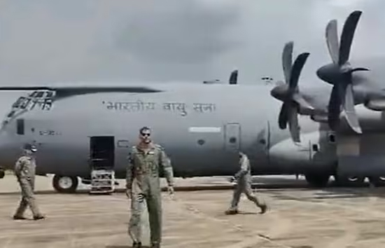 कुवैत अग्निकांड : हादसे में मारे गए 45 भारतीयों के शव को लेकर कोच्चि पहुंचा एयरफोर्स का विमान