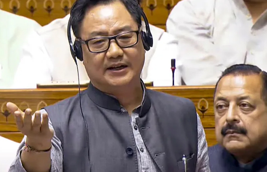 वक्फ संशोधन बिल 2025 लोकसभा में पेश, किरेन रिजिजू बोले-नहीं लाते तो संसद पर भी दावा ठोक देते 