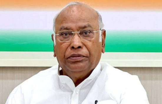 देर रात मल्लिकार्जुन खरगे की बिगड़ी तबियत, निजी अस्पताल में कराया गया भर्ती 