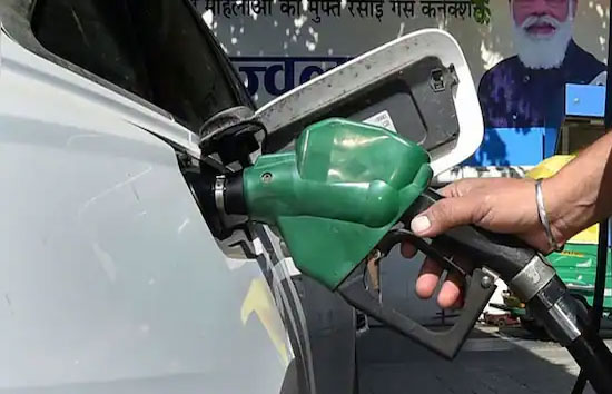 Petrol Diesel Prices Monday : आज बढ़ गए पेट्रोल-डीजल के दाम, चेक करें ताजा भाव 