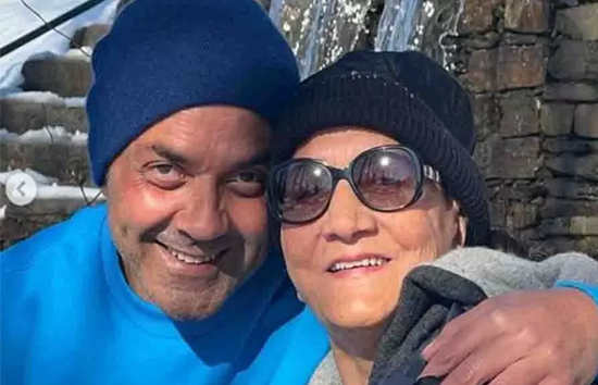 बॉबी देओल ने मां प्रकाश कौर को इस खास अंदाज में दी जन्मदिन की बधाई