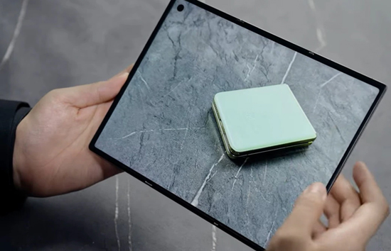 Tecno ला रहा फोल्डेबल फोन, कम कीमत में मिलेंगे जबरदस्त फीचर्स