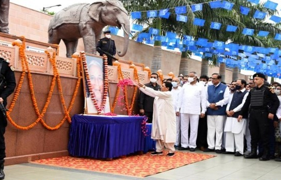 हुक्मरान समाज बनने में जुटे बहुजन समाज के लोग,  तभी कांशीराम को सच्ची श्रद्धांजलि होगी  : मायावती