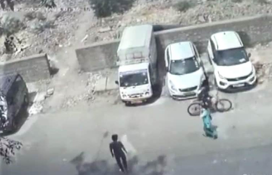 पत्नी ने बेटे के साथ मिलकर पति को उतारा मौत के घाट, फिर शव के टुकड़े कर फ्रिज में रखा 