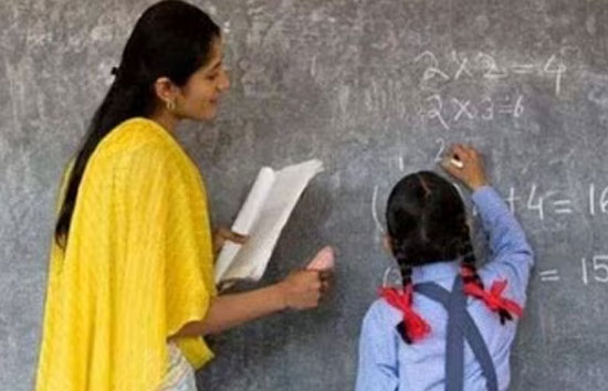 UP बेसिक शिक्षकों के ट्रांसफर पर लगी रोक, दिव्यांग-गंभीर बीमारी और टीचर दंपति को ही छूट