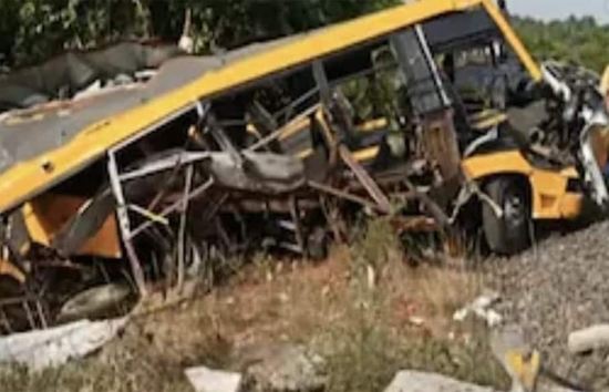 तमिलनाडु : स्कूल बस को ट्रेन ने मारी टक्कर, दो बच्चों की मौत, रेलवे ट्रैक पार करते समय हुआ हादसा 