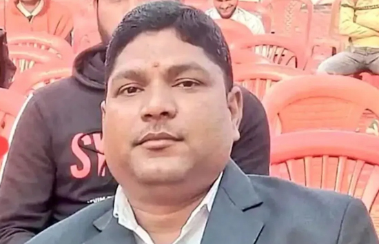 48 घंटे बाद भी पुलिस के हाथ खाली...साथी राघवेंद्र बाजपेई की हत्या के बाद कलेक्ट्रेट पर पत्रकारों ने किया प्रदर्शन 