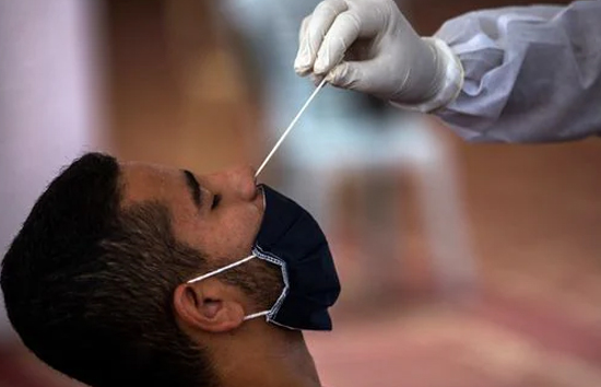 देश के 24 घंटे में कोरोना से 7 लोगों की मौत, 2700 के पार पहुंचे केस, केरल-महाराष्ट्र और दिल्ली में तेजी बढ़ रही रफ्तार 