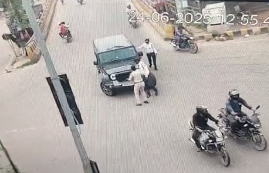 ये कैसा बिहार...जहां थार सवार गुंडे ने की महिला पुलिसकर्मी को रौंदने की कोशिश