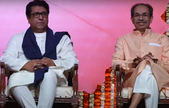 उद्धव के साथ मंच शेयर कर बोले राज ठाकरे, कहा-हम दोनों को साथ लाने में देवेंद्र फडणवीस का हाथ 