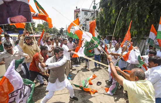 पटना कांग्रेस कार्यालय में घुसकर BJP कार्यकर्ताओं ने तोड़फोड़, राहुल गांधी बोले-मारो और तोड़ो, हम सत्य और संविधान की रक्षा करते रहेंगे