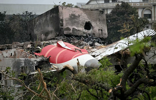 अहमदाबाद विमान हादसा : चार दिन बाद 112 पायलट ने अचानक मांगी थी छुट्टी, एक साथ सभी हो गए थे बीमार 