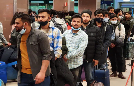 यूक्रेन पर रूसी हमलों के बीच भारतीयों को आज हर हाल में कीव छोड़ने के आदेश, भारतीय दूतावास ने जारी की नई एडवाइजरी