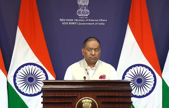 रूस पर EU की कार्रवाई से निशाने पर गुजरात की एक रिफाइनरी, भारत बोला-किसी प्रतिबंध को नहीं मानते 