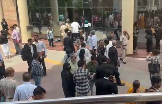 जज रूम और कोर्ट परिसर में रखें हैं तीन बम...धमकी भरा ईमेल मिलते ही खाली कराया गया दिल्ली और बॉम्बे हाईकोर्ट