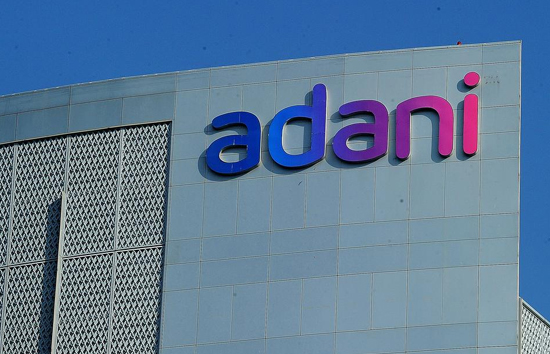 अडानी को लेकर संसद से लेकर सड़क तक हंगामा, इधर कृष्णापट्टनम पोर्ट को पेट्रोलियम आयात करने की मिली अनुमति