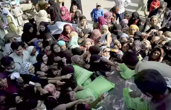पाकिस्तान में मुफ्त आटे के लिए गई 11 लोगों की मौत, 8 महिलाओं और तीन बच्चियों समेत 11 की मौत