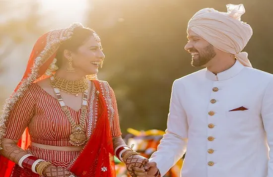 बालिका वधु फेम एक्टर विक्रांत मेसी ने अपनी लॉन्ग टाइम गर्लफ्रेंड शीतल ठाकुर के साथ लिए सात फेरे 