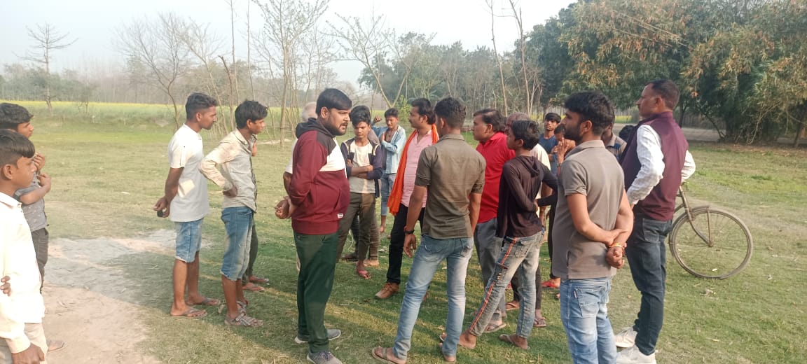 विशेष समुदाय के व्यक्ति को रास्ते में दफनाया, 25 परिवारों का रास्ता हुआ बंद