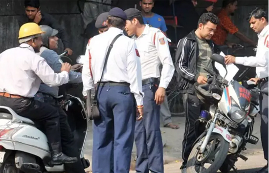 दिल्लीवासियों को केजरीवाल सरकार देगी बड़ा तोहफा ! गाड़ी के चालान पर मिलेगा 50% की छूट