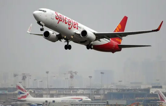 अहमदाबाद से दुबई जा रही स्पाइसजेट की फ्लाइट में युवक पड़ा दिल का दौरा, कराची में करानी पड़ी आपात लैंडिंग