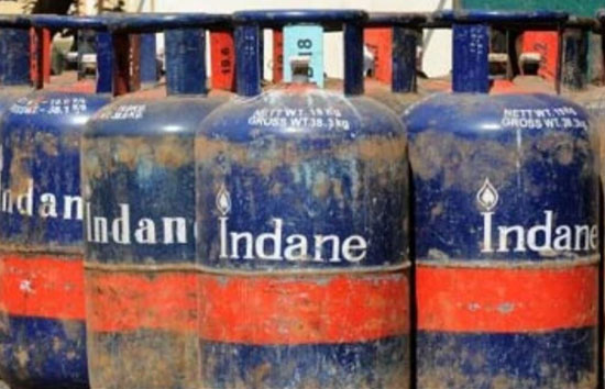 त्योहार आते ही सरकार ने दिया झटका, कमर्शियल LPG सिलेंडर हुआ महंगा, जाने कितने रूपये तक बढ़े दाम 
