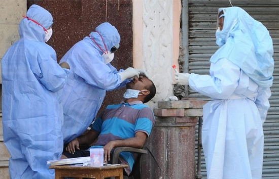 coronavirus in india : 24 घंटे में कोरोना के 7,946 नए केस, 25 संक्रमितों की मौत