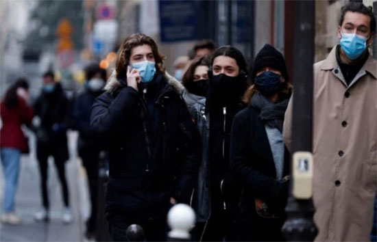 ब्रिटेन में तेजी से बढ़ रहे कोरोना वायरस के मरीज, नए वैरिएंट 'एरिस' ने मचाई तबाही, स्वास्थ्य विशेषज्ञों की मास्क पहनने मांग 