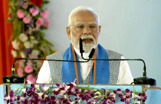 सिवान में गरजे पीएम मोदी, कहा पंजा और लालटेन समृद्ध बिहार की यात्रा पर ब्रेक लगाने के लिए तैयार बैठें हैं, इनसे बचकर रहना 