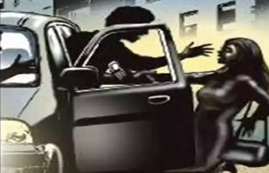 लखनऊ : लिफ्ट के बहाने महिला से छेड़छाड़, चलती कार से कूदकर बचाई जान, आरोपी गिरफ्तार 