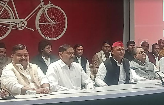 अखिलेश का पीएम मोदी पर तंज - यूपी की जनता स्वागत और विदाई दोनों अच्छी तरीके से करती है