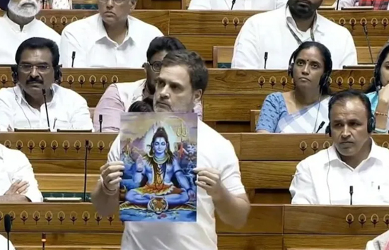 लोकसभा में राहुल गांधी के शंकर जी की तस्वीर लहराने पर स्पीकर नाराज, दिखाई नियम पुस्तिका 