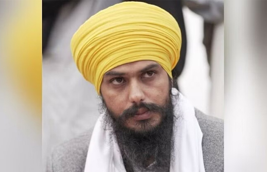 जेल में बंद सांसद कैसे लेते हैं शपथ? किस तरह करते हैं काम  