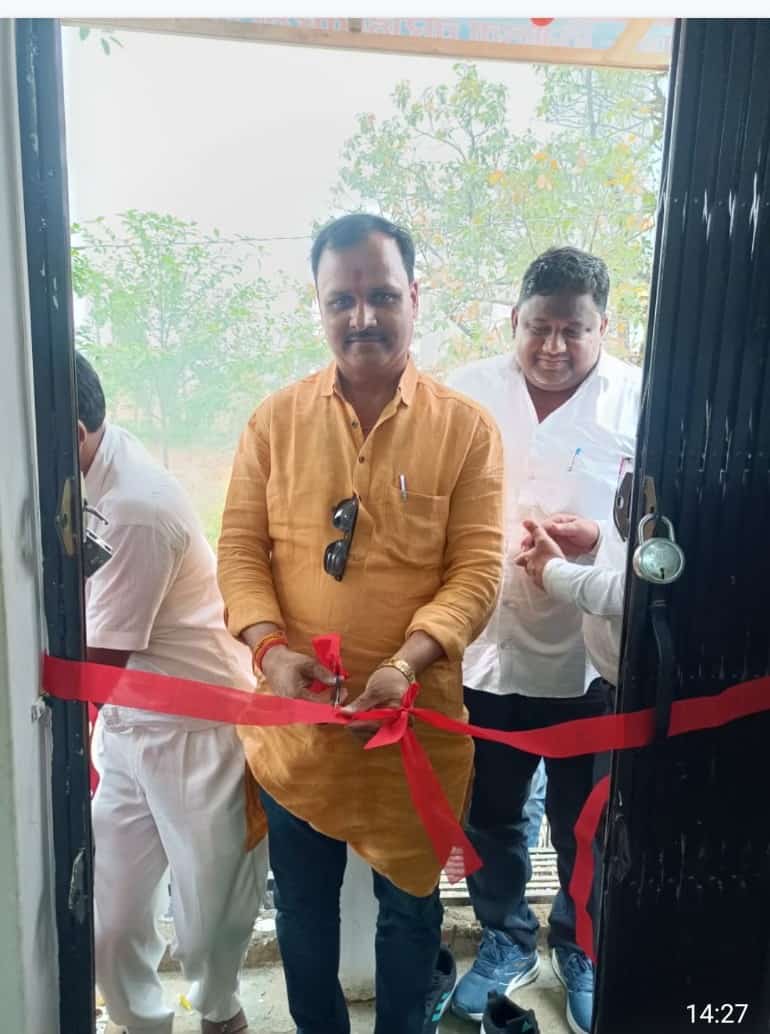 वरिष्ठ पत्रकार एवं आईजेए जिलाध्यक्ष कृष्ण प्रताप सिंह ने  तिगोंडवा में व्यवसायिक प्रतिष्ठान का किया शुभारंभ