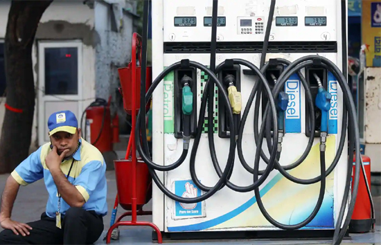 शुक्रवार को पेट्रोल-डीजल की कीमत कोई बदलाव नहीं, जाने आज का रेट 