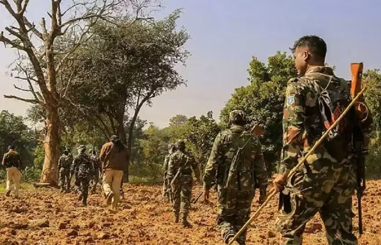 छत्तीसगढ़ में 1000 जवानों का बड़ा ऑपरेशन, चार जिलों में 4 नक्सली ढेर, भारी मात्रा में हथियार बरामद 