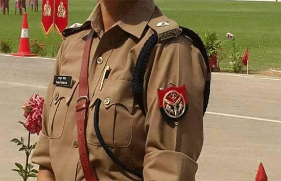 यूपी : देर रात महिला के कमरे में घुसा दरोगा, सास ने बनाया वीडियो, लगाए गंभीर आरोप 