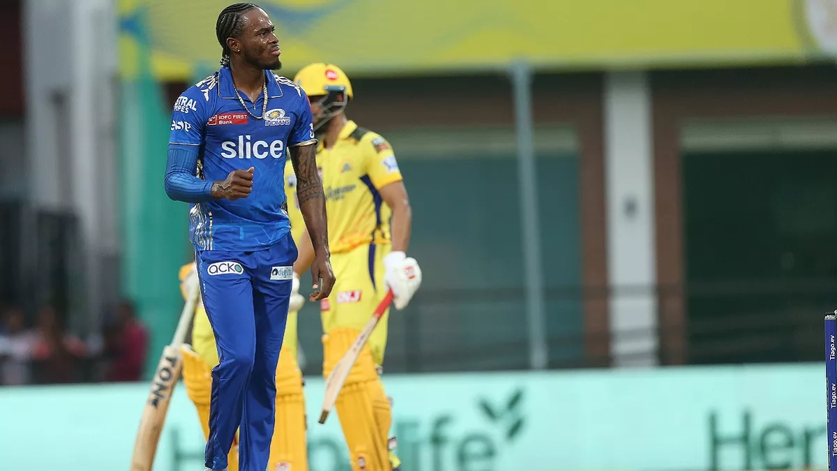  मुंबई इंडियंस के बीच टूर्नामेंट में लगा जोरदार झटका  