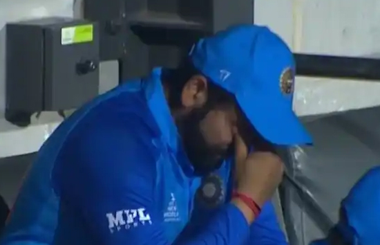 टी20 वर्ल्ड कप : हार बर्दाश्त नहीं कर पाए रोहित शर्मा, रोते हुए कैमरे ने किया कैद 