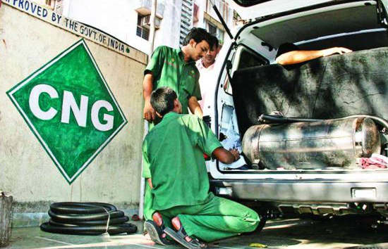 CNG एक सप्ताह में तीसरी बार बढ़े दाम, पेट्रोल-डीजल की कीमतों में भी लगी आग 