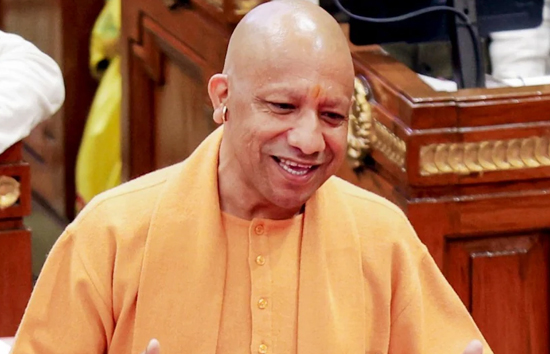 मुख्यमंत्री योगी का बड़ा ऐलान...अप्रैल से शिक्षामित्रों को 18 हजार और अनुदेशकों को 17 हजार रुपये मानदेय