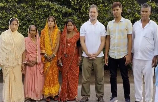 चुनाव आयोग ने जिन्हें किया मृत घोषित...राहुल ने उनके साथ पी चाय, वीडियो शेयर कर EC कसा तंज 