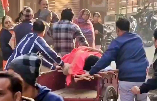 यूपी : बागपत में बड़ा हादसा, निर्वाण महोत्सव के दौरान टूटा मंच, 7 की मौत, 40 श्रद्धालु घायल