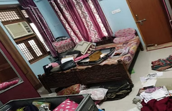 कितने आराम से चोरों ने घर में रखे लाखों के जेवर पर हाथ किया साफ, शराब पी, शौचालय का किया इस्तेमाल 