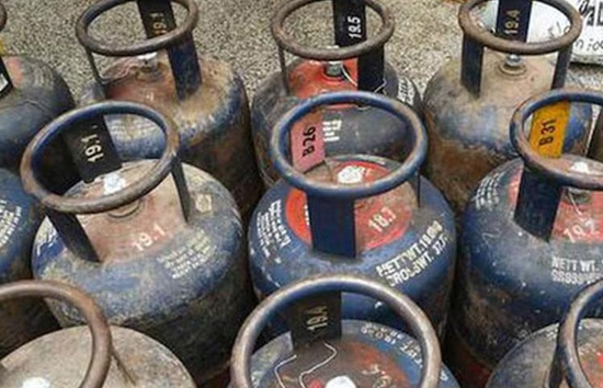 न्यू ईयर पर सरकार ने दिया तोहफा, रसोई गैस के घटे दाम, चेक करें ताजा कीमत 