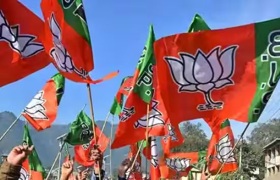 नीतीश कुमार के बाद इस नेता का दावा, 2024 में 100 सीटों पर सिमट जाएगी भाजपा 